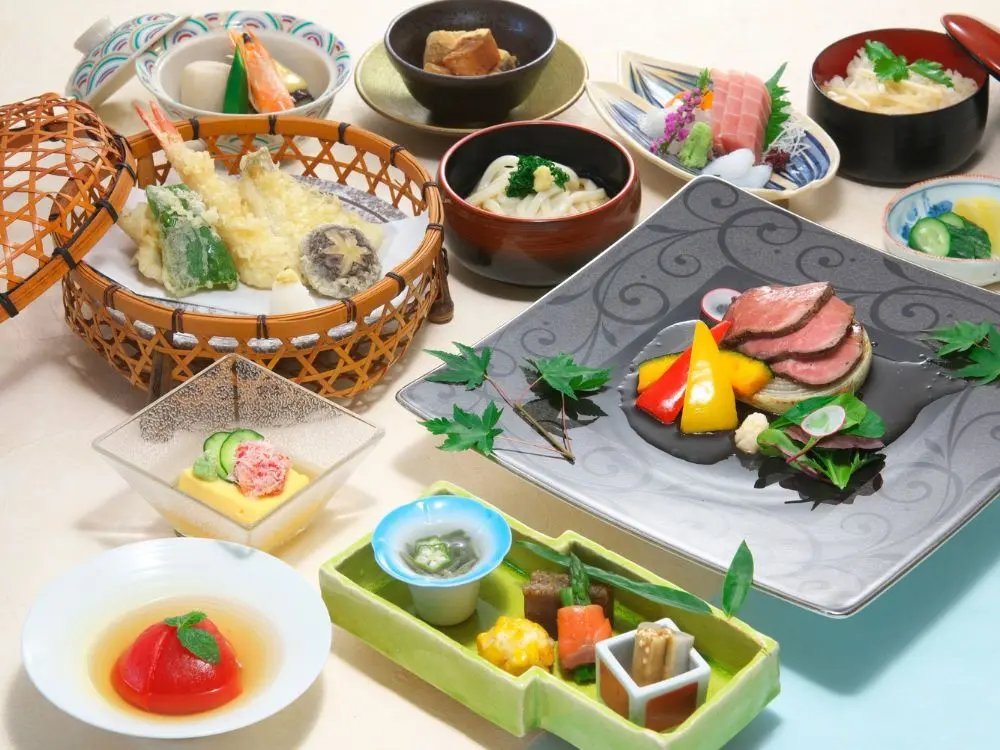 Yakatabune meal